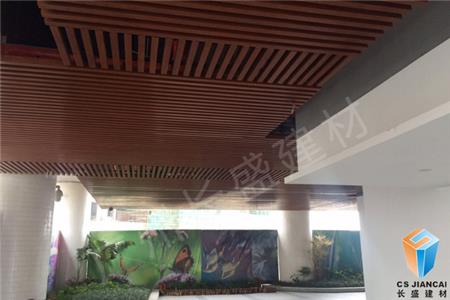休息区木纹铝方通吊顶效果图 休息区木纹铝方通吊顶效果图