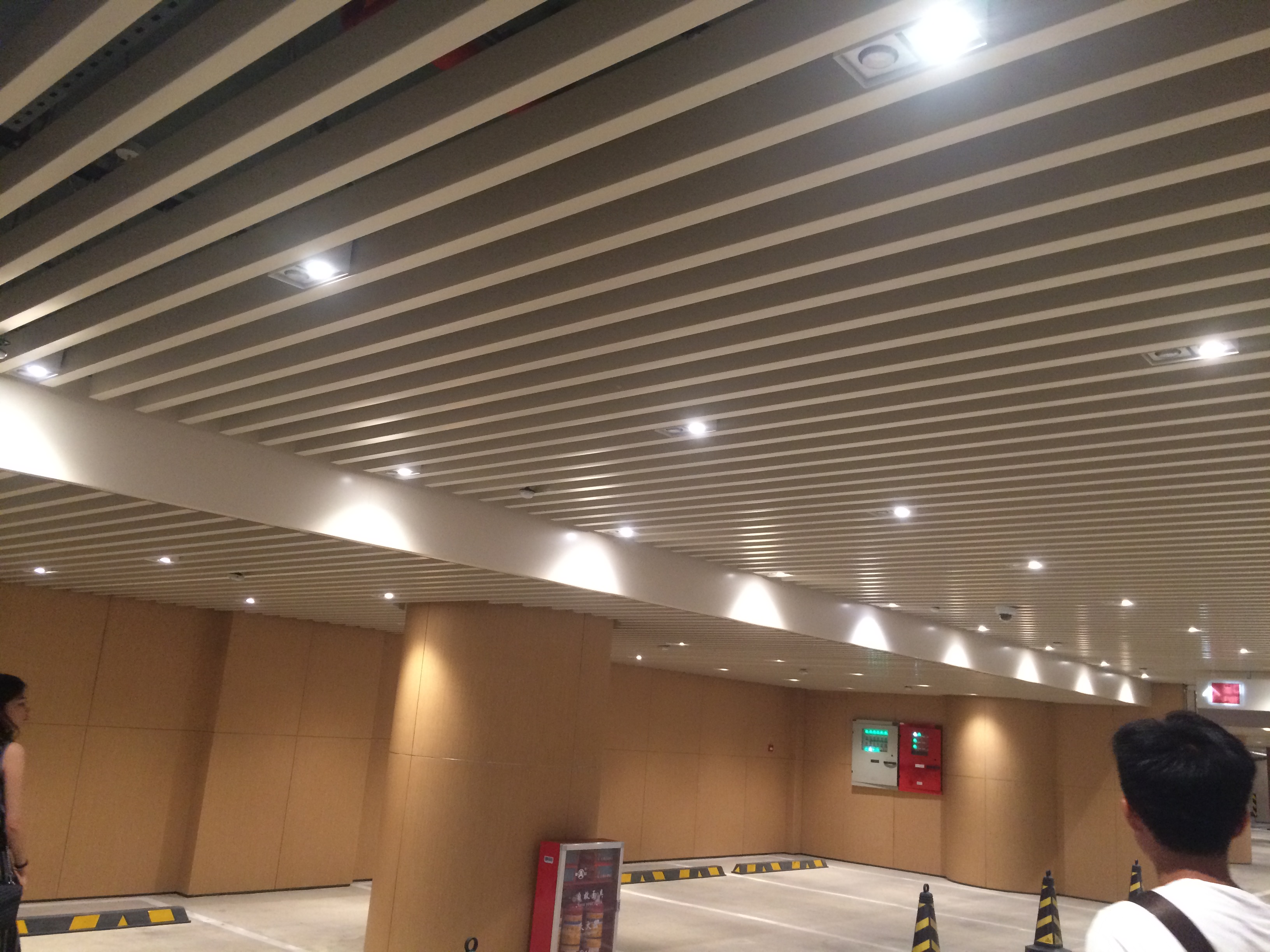底下车库装饰 底下车库装饰