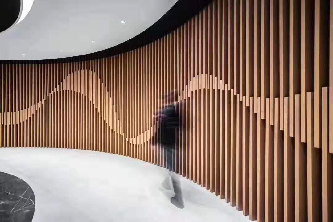 2026国际足联世界杯官方网站弧形铝方通吊顶木纹效果 2026国际足联世界杯官方网站弧形铝方通吊顶木纹效果