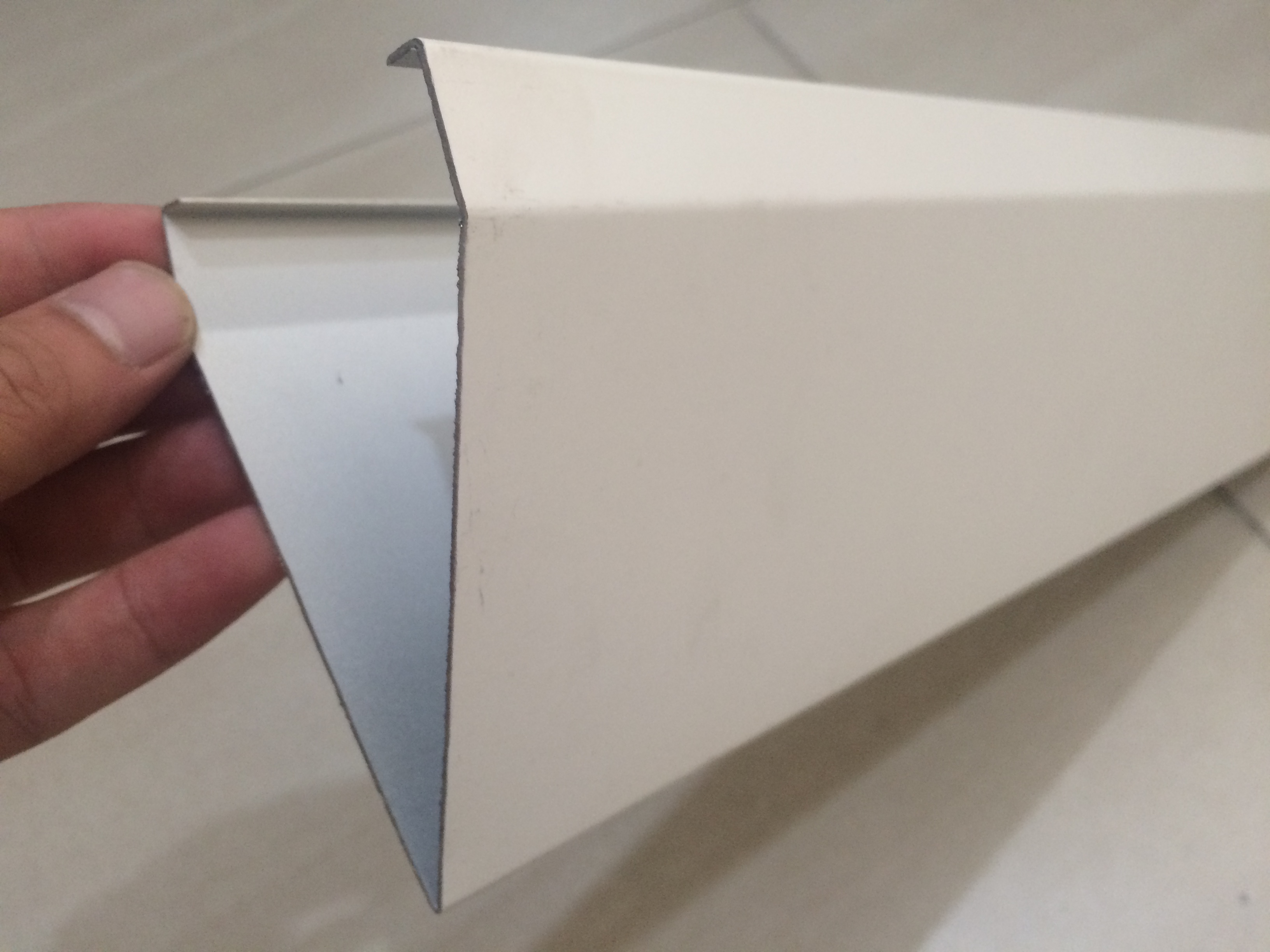 V型铝挂片1 V型铝挂片1