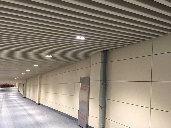 地下车库右边 地下车库右边